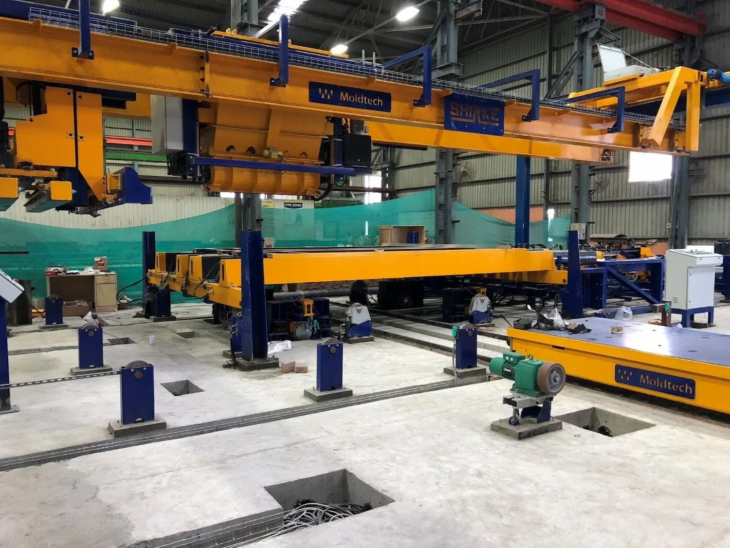 Concrete distributor