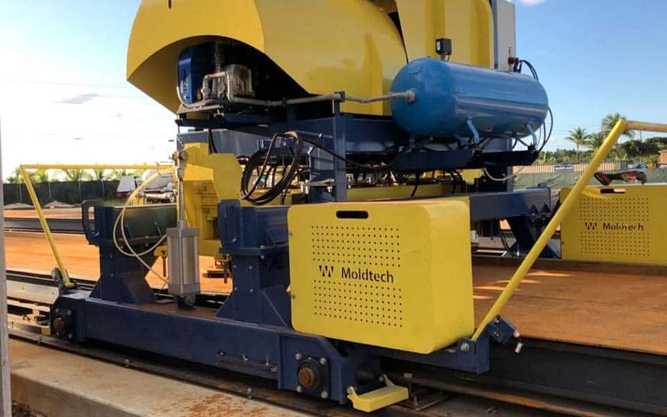 Máquina para limpiar moldes para prefabricados de hormigón