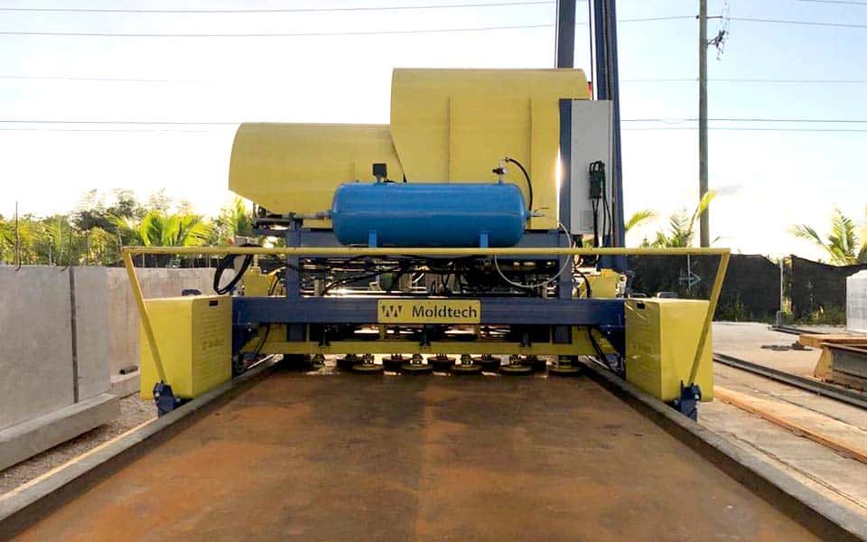 Máquina para limpiar moldes para prefabricados de hormigón