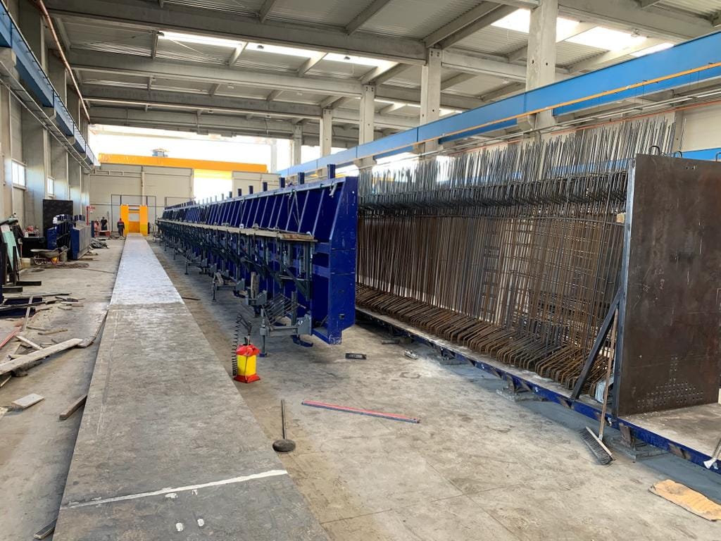 Side mould