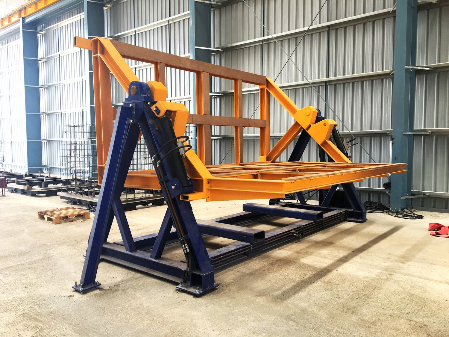 Hydraulic turner