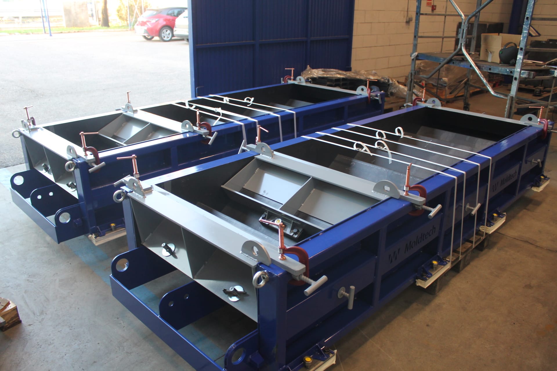 Horizontal mould for staircases