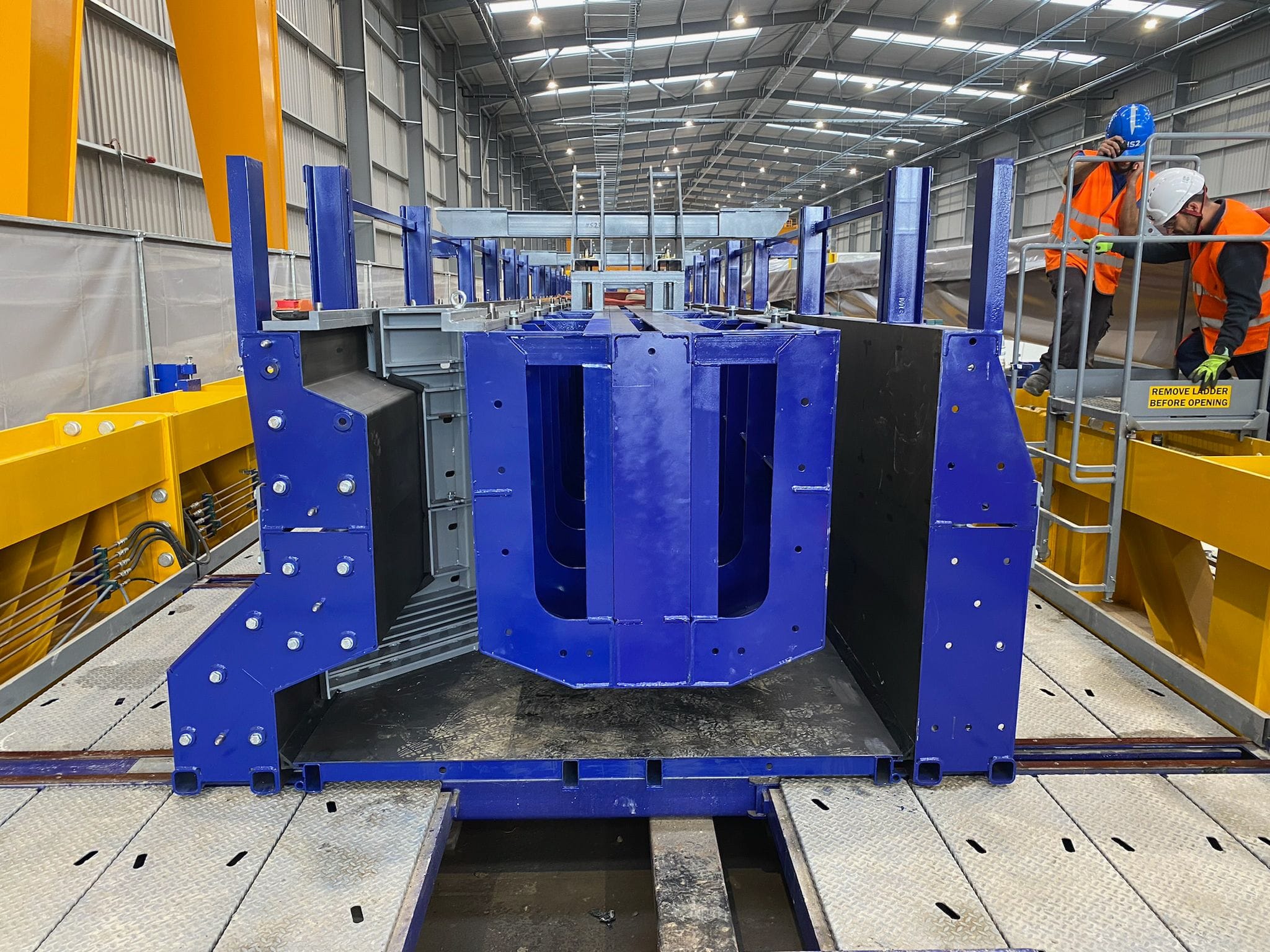 Mold for U girder