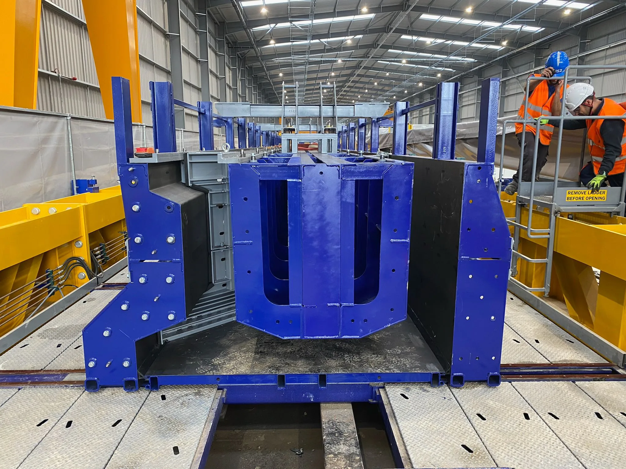 Mold for U girder